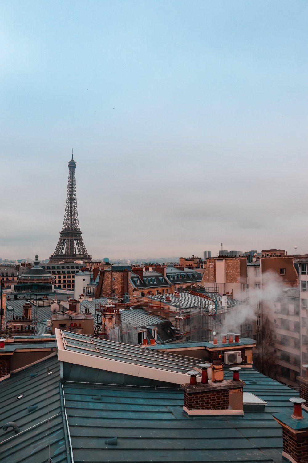 Eiffeltårnet set fra hustage.