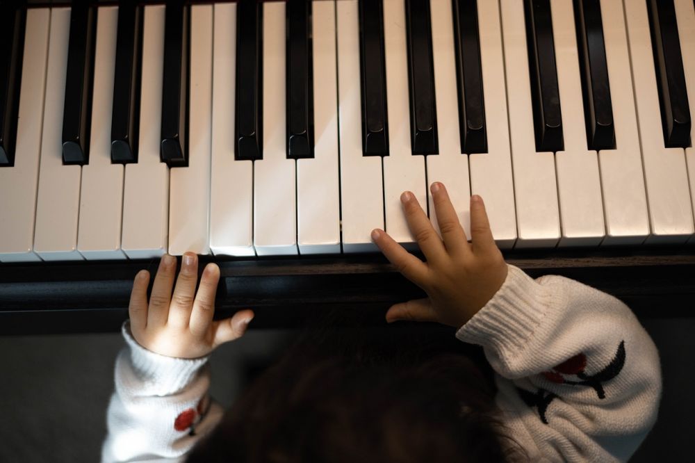 Cosy pianist