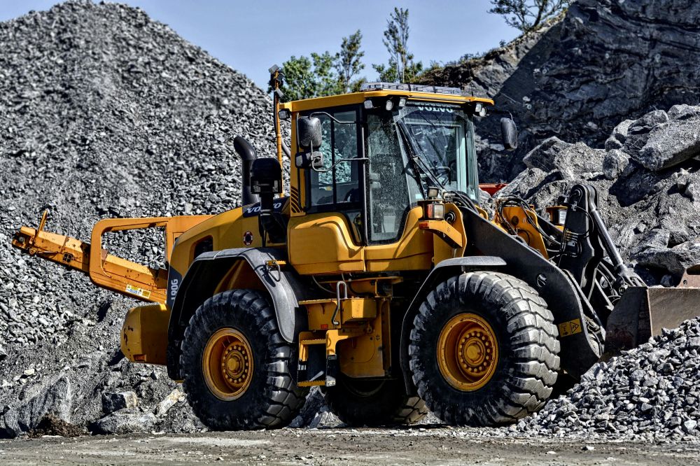 crushed stone and gravel