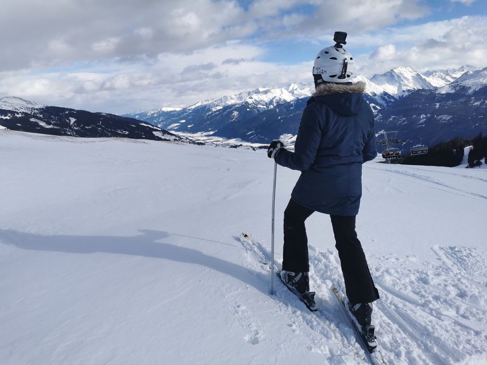 Ski travelling by train