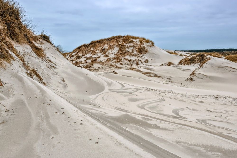 Delivery of sand