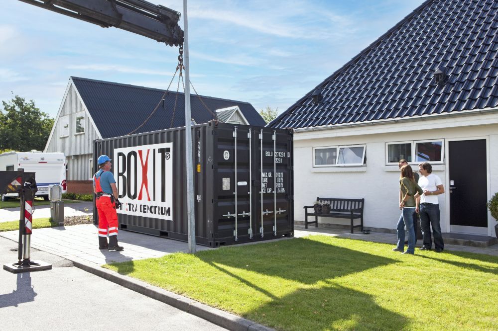 Tyre container
