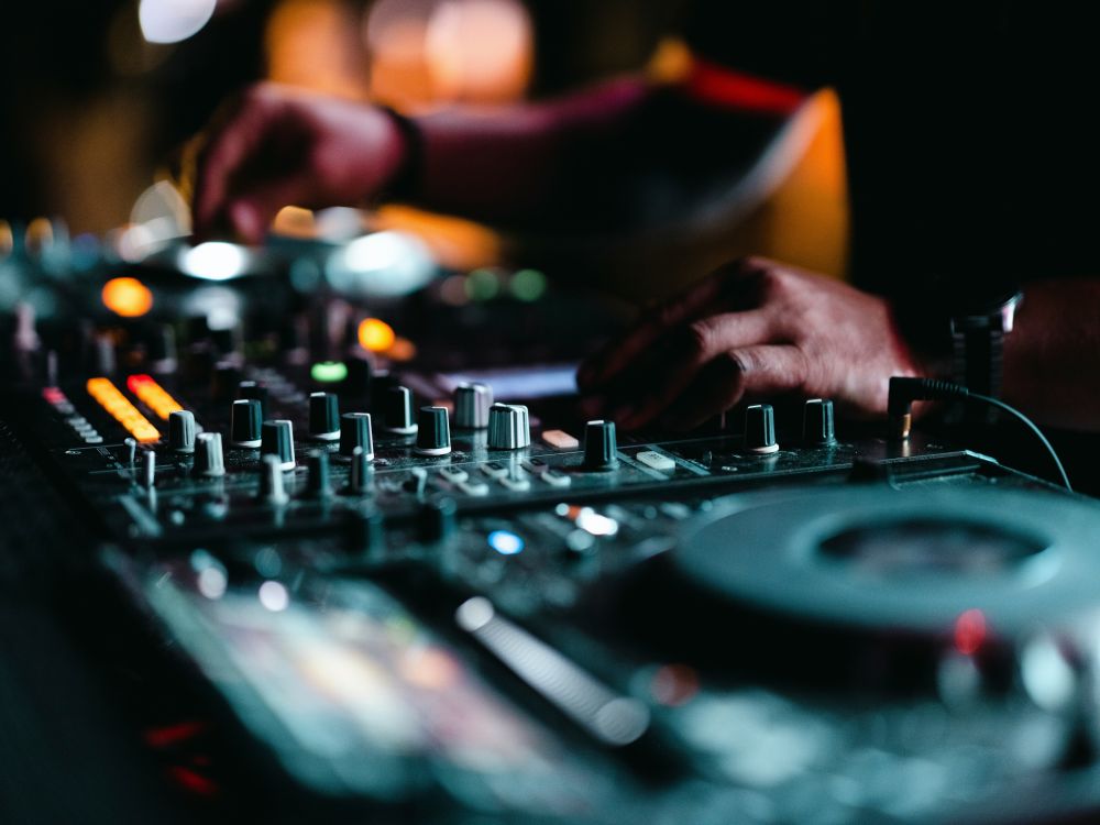 hire DJ