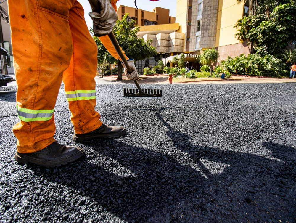 asphalting garage driveway V&auml;ster&aring;s