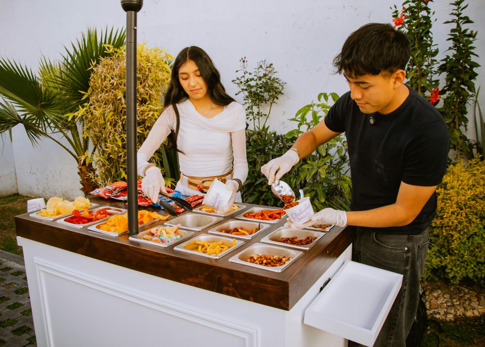 Hire a hot dog stand on Funen