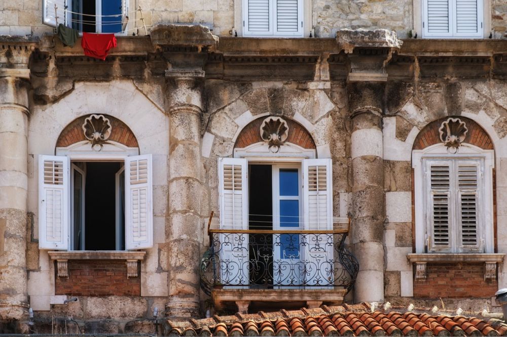 balcony door