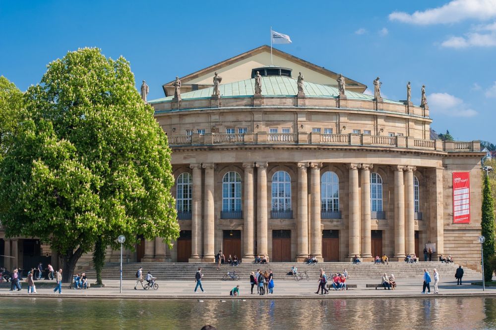 Togrejse til Stuttgart: Oplev Tysklands bilhovedstad på skinner