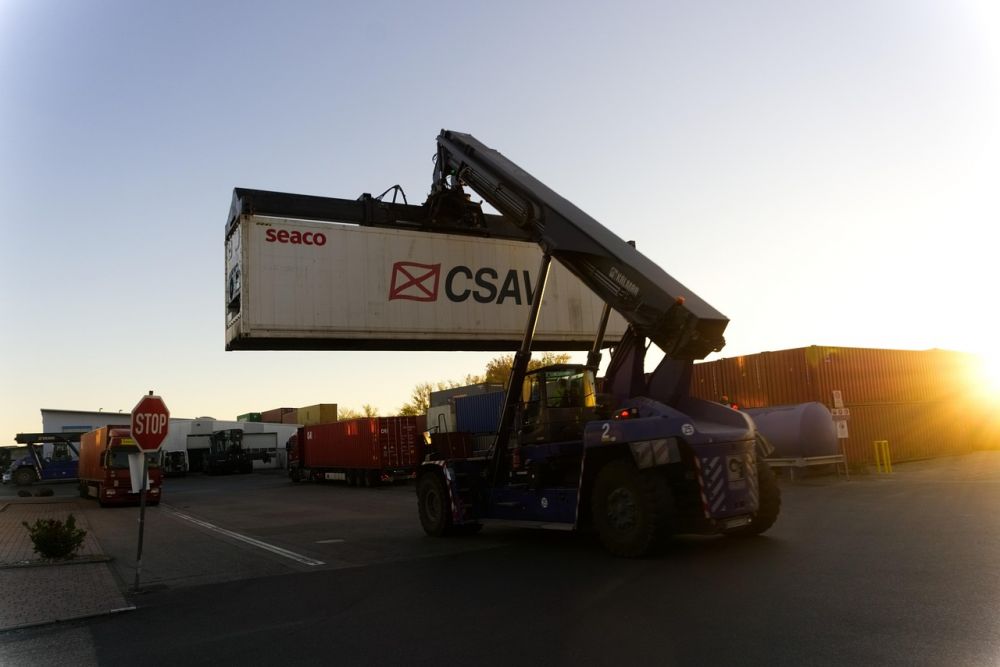 Container unloading