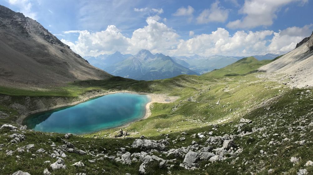 Togrejser Schweiz: Fra sneklædte bjerge til krystalklare søer