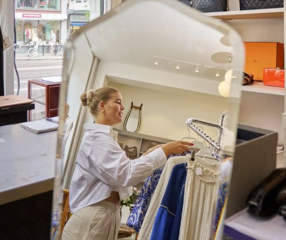 sell second-hand clothes