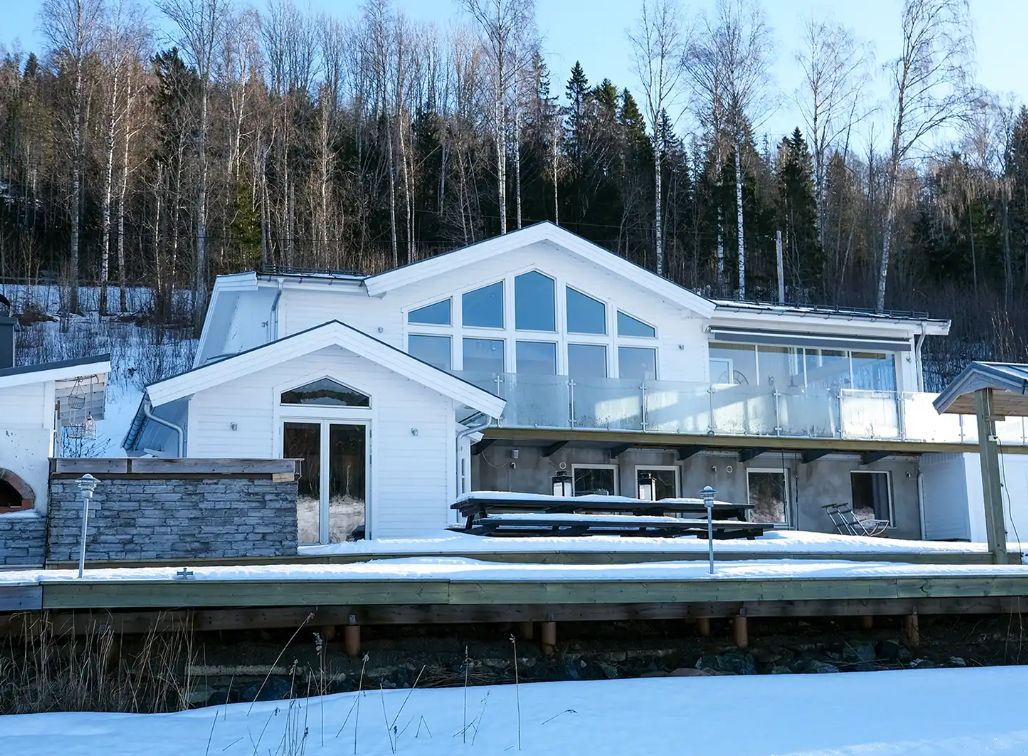 Loose timber houses