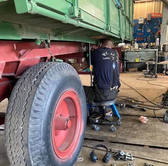 tractor workshop